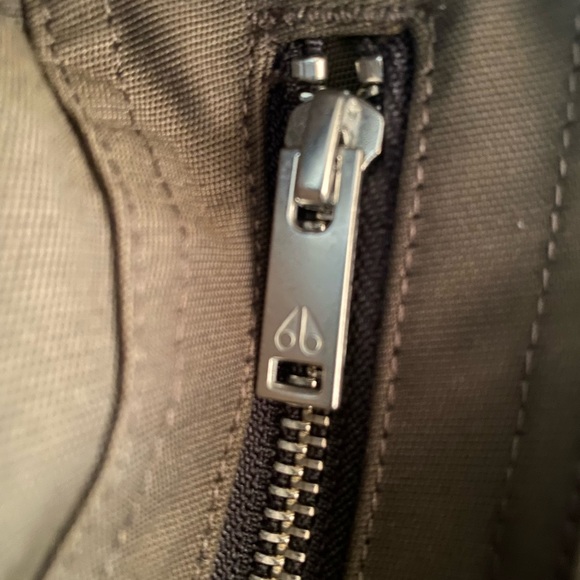 🆕🛍Moose Knuckles Women’s Jacket 🧥 Comes with hanger and protective bag. - Picture 13 of 14